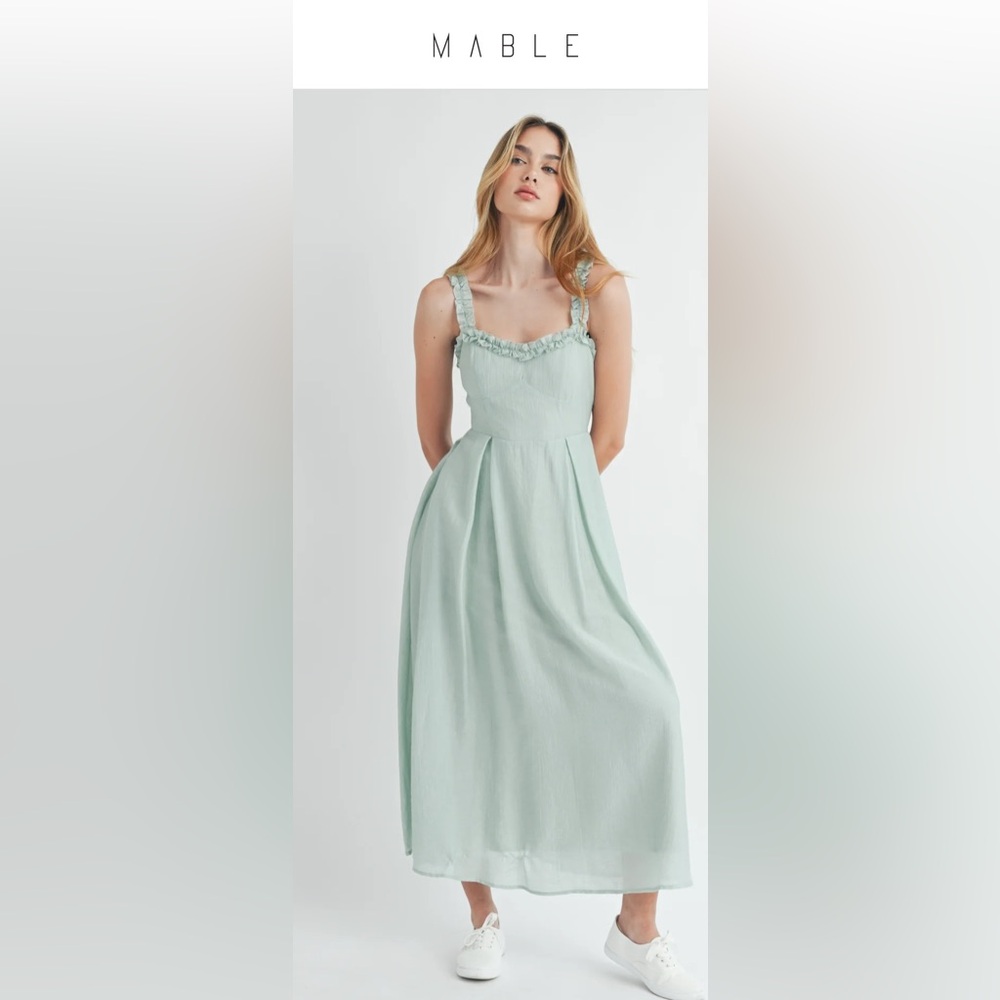 Chic Sleeveless Midi Dress in Soft Green